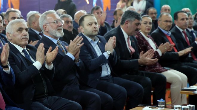 AK Parti'li Yenişehirlioğlu, partisinin 'Ardahan Aday Tanıtım Toplantısı'nda konuştu:
