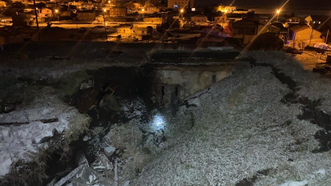 Ardahan'da kar nedeniyle çatısı çöken ahırdaki 2 büyükbaş hayvan telef oldu