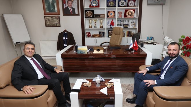 Ardahan Valisi Hayrettin Çiçek, AA Erzurum Bölge Müdürlüğünü ziyaret etti
