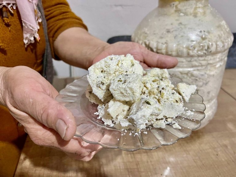 Aylarca toprak altında bekletilen peynirler sofraları süsledi1