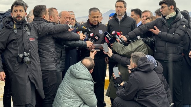 Bakan Yerlikaya'dan Erzincan'daki toprak kaymasına ilişkin açıklama: (1)