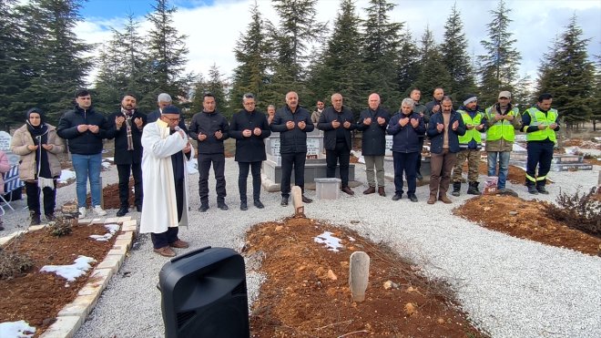 Başkan Zelyurt, Doğanşehir'de depremlerde hayatını kaybedenlerin mezarlarını ziyaret etti