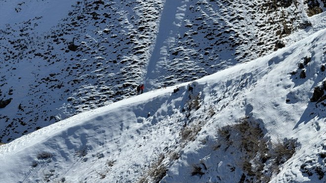 Bingöl'de çığ altında kalan kişi için kurtarma çalışması başlatıldı