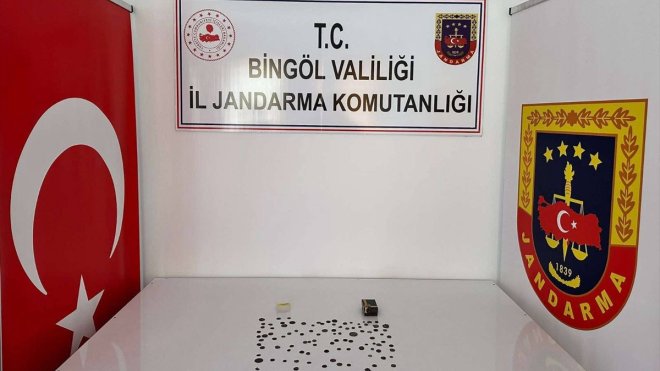Bingöl'de jandarma operasyonunda 110 sikke ele geçirildi