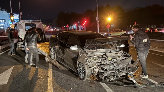 Bingöl'de zincirleme trafik kazasında 5 kişi yaralandı