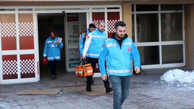 BİTLİS - Sağlık ekipleri karlı yolları aşıp hasta ve yaşlılara ulaşıyor1