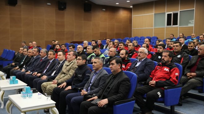 Bitlis'te 'Asrın felaketi'nde hayatını kaybedenler için anma programı düzenlendi