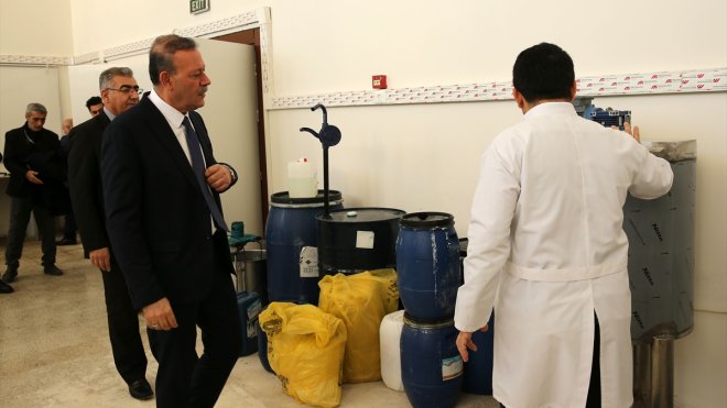 Bitlis'te Van Gölü'nün suyu kullanılarak sıvı sabun üretildi