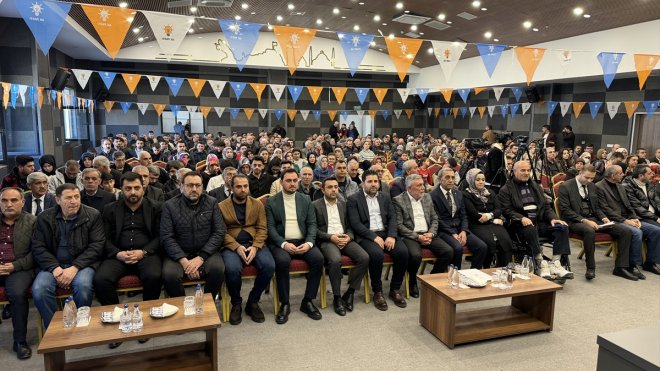 ELAZIĞ - AK Parti’ye katılanlara rozetleri takıldı1