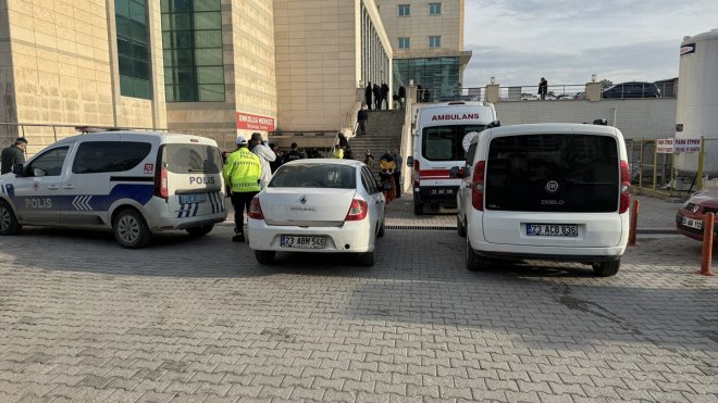 Elazığ'da fizyoterapi teknikeri kadın, çalıştığı hastane önünde eşi tarafından öldürüldü