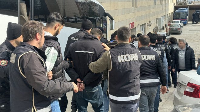 Elazığ'da Kafes-37 operasyonunda yakalanan 35 zanlı adliyeye sevk edildi