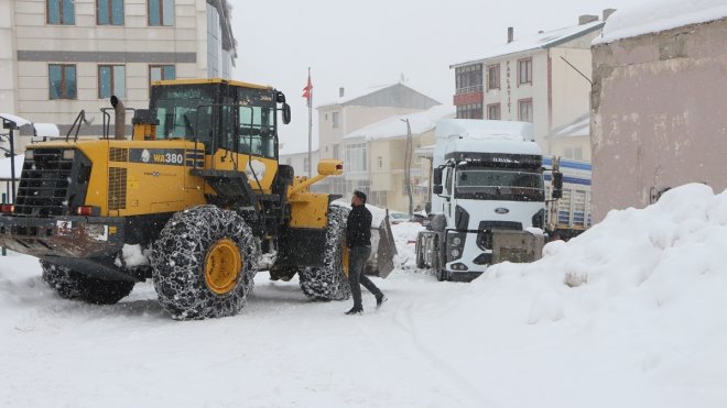 Elazığ, Şırnak, Bingöl'de 50 yerleşim yerine ulaşım sağlanamıyor