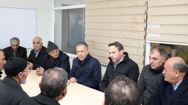 Bakanlar Yerlikaya ve Bayraktar'dan Erzincan'daki maden ocağı çalışanlarının ailelerine ziyaret