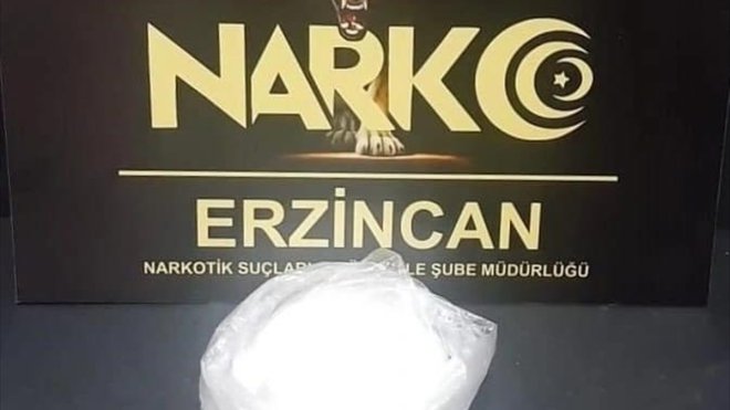 Erzincan'da otobüsle seyahat ederken uyuşturucuyla yakalanan zanlı tutuklandı