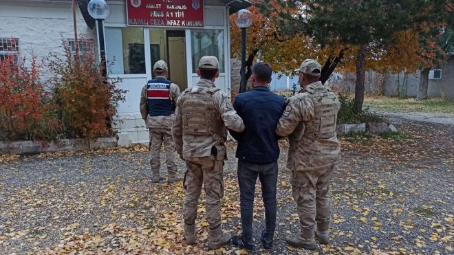 Erzurum'da jandarma, asayiş uygulamalarında aranan 20 kişiyi yakaladı