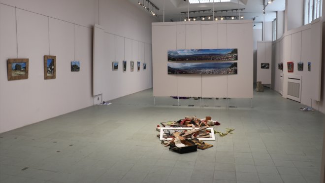 Depremden kurtulan öğrenci afetin acı yüzünü fotoğraflarla anlattı