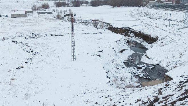 Erzurum ile Ağrı'da 215 yerleşim yerine ulaşım sağlanamıyor