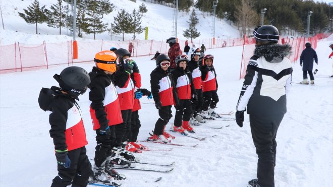 'Kış sporları şehri'nde devlet desteğiyle kayak bilmeyen öğrenci kalmayacak