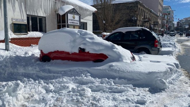 Erzurum ve Ardahan'da 200 yerleşim yerine ulaşım sağlanamıyor