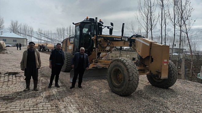 Gürpınar'da mahalle yolları yenileniyor