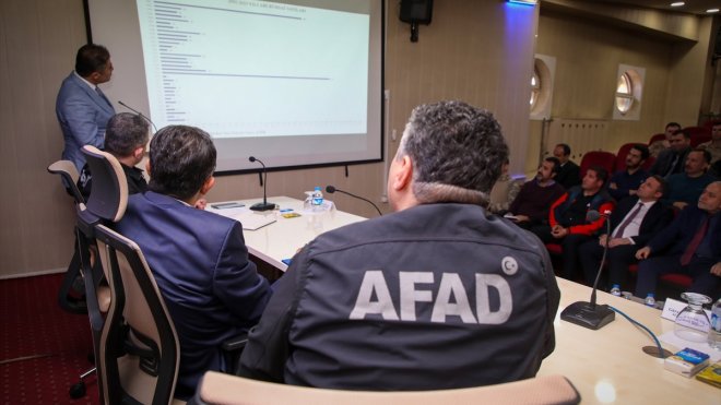 Hakkari'de depreme karşı hazırlık çalışmaları değerlendirildi