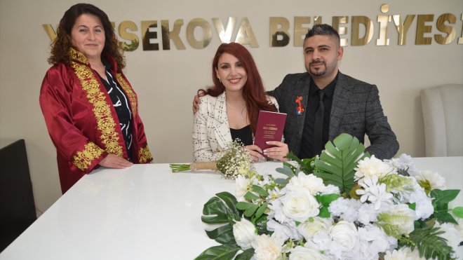 Yüksekova'da nikahlanan çift için '29 Şubat' tesadüf oldu