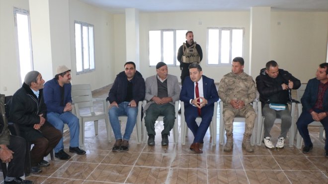Hizan Kaymakamı Özçelik, köyleri ziyaret etti