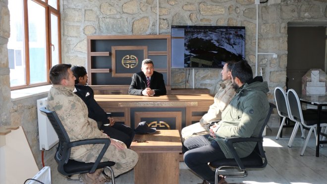 Hizan Kaymakamı Özçelik, uygulama ve yol kontrol noktasını ziyaret etti