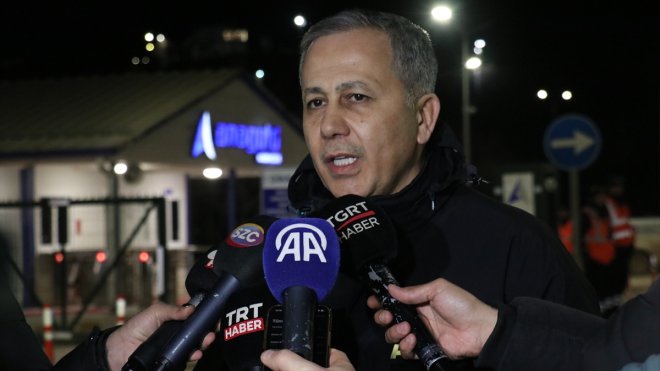 İçişleri Bakanı Yerlikaya, maden ocağında başlanan toprak tahliyesinin detaylarını anlattı: