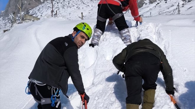 Iğdır'daki 2 bin 550 rakımlı Tekelti Dağı'nda dağcılara kış eğitimi verildi