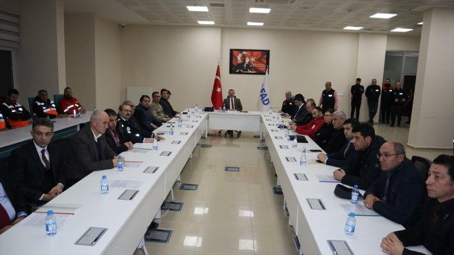 Depremlerde hayatını kaybedenler Kars, Erzincan ve Iğdır'da anıldı