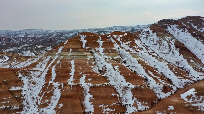 IĞDIR - (DRON) Yer yer karla kaplı Gökkuşağı Tepeleri havadan görüntülendi1