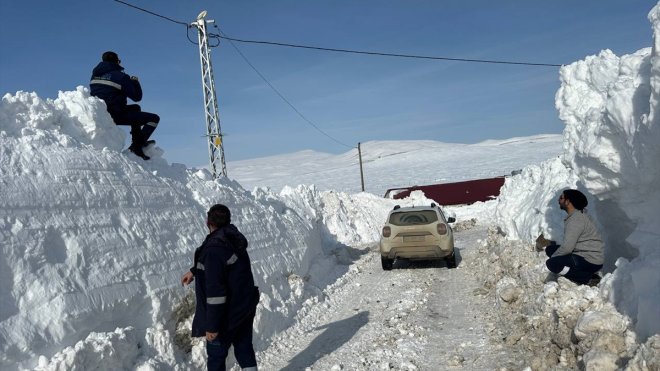 Kars'ta Aras EDAŞ ekiplerinin zorlu kış mesaisi