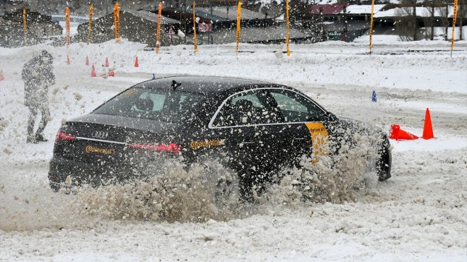 Firmalar kışlık lastikleri karla kaplı Sarıkamış yollarında test ediyor