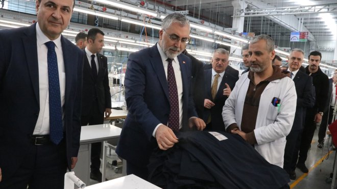 Bakan Işıkhan, Malatya'da tekstil fabrikasını ziyaret etti