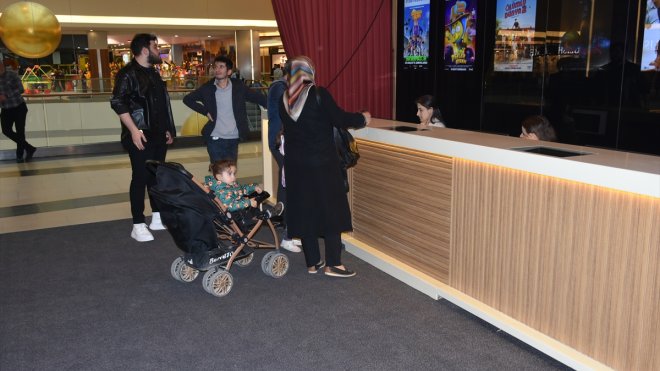 Deprem sonrasında sinemasız kalan Malatya yeniden "beyaz perde"yle buluştu