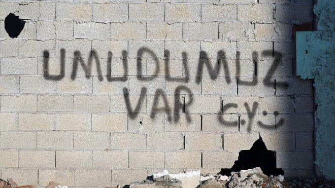 6 ŞUBAT DEPREMLERİNİN BİRİNCİ YILI - Malatyalı depremzedeler sevgi ve umutlarını duvar yazılarına aktardı