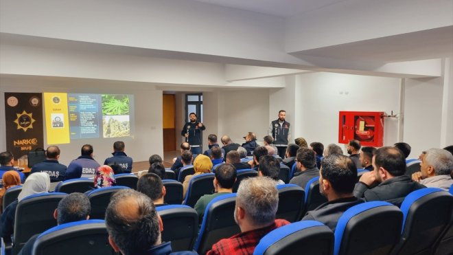 Muş'ta VEDAŞ çalışanlarına uyuşturucuyla mücadele eğitimi verildi