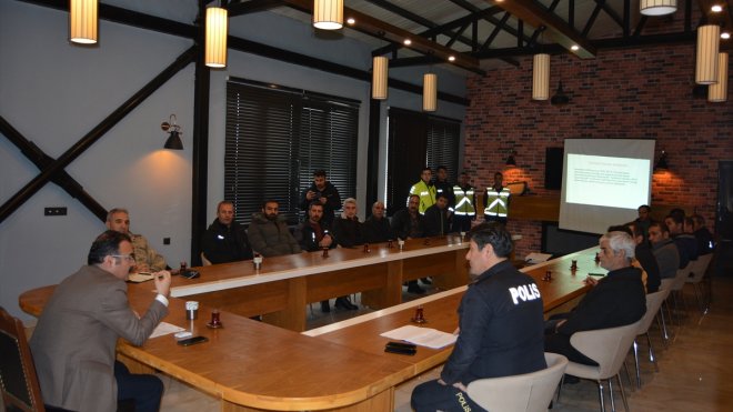 Şemdinli'de güvenli trafik için toplantı yapıldı