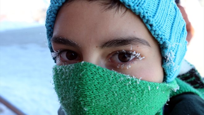 Termometrelerin eksi 23 dereceyi gösterdiği Ardahan buz kesti1