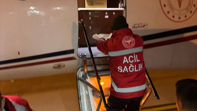 Van'da ambulans uçak 10 günlük bebek için havalandı
