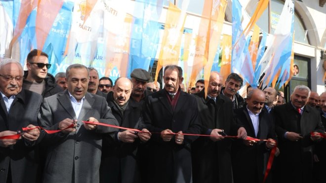 Gürpınar'da AK Parti Seçim Koordinasyon Merkezi açıldı