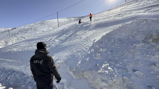 Van-Hakkari kara yolunda çığ incelemesi