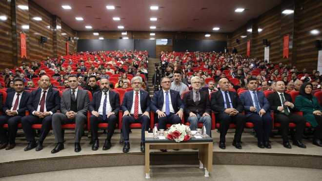 Milli Eğitim Bakan Yardımcısı Yelkenci, Van'da 'Öğretmen Akademileri İlk Ders Programı'nda konuştu: