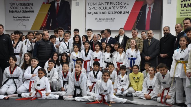 VAN - Yapımı tamamlanan Sporcu Fabrikasından ayda 3 bin kişi yararlanacak1