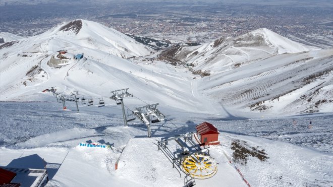 Yoğun kar nedeniyle Palandöken