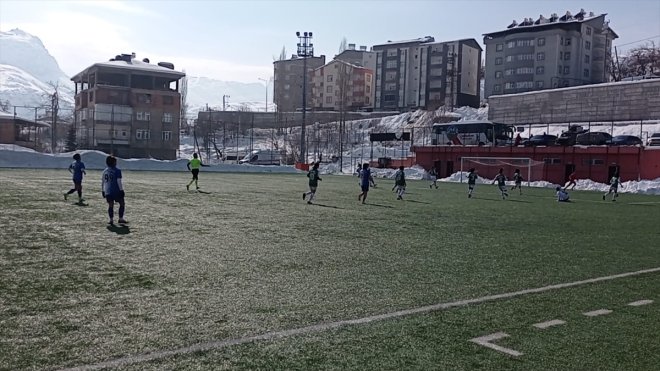 Yüksekova Belediye Spor liderliğini sürdürdü