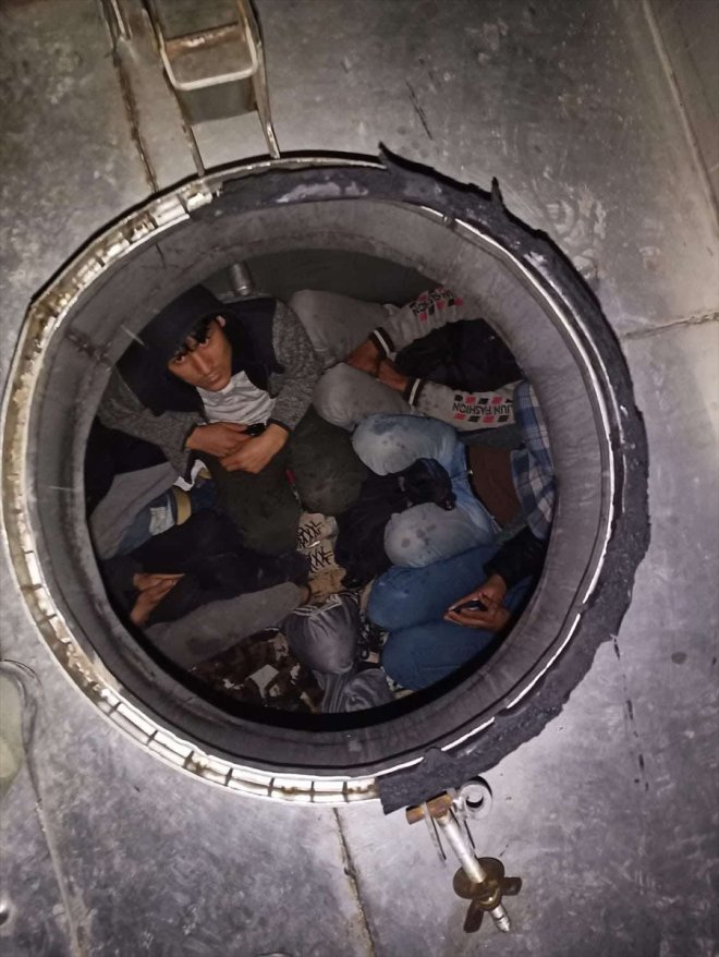 düzensiz tankerinde tırın 19 göçmen Ağrı