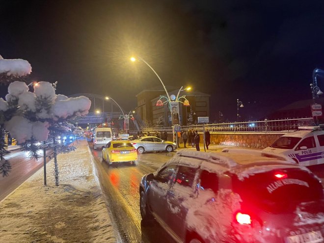 3 hasar araçta sonrası kazasında yağışı kar Ağrı