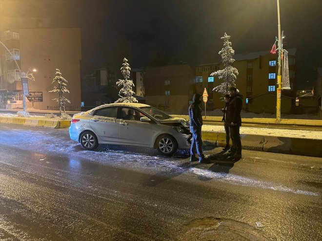 araçta 8 trafik oluştu yağışı sonrası kar kazasında Ağrı